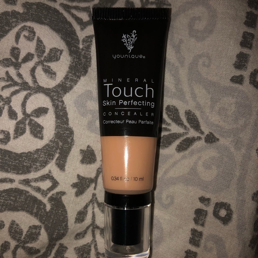 Younique concealer